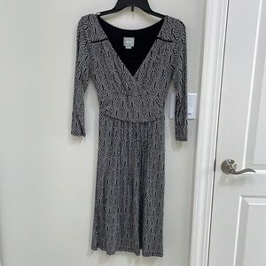 ANTHROPOLOGIE MAEVE BLACK WHITE Stretch lined 3/4 sleeve vneck dress size S